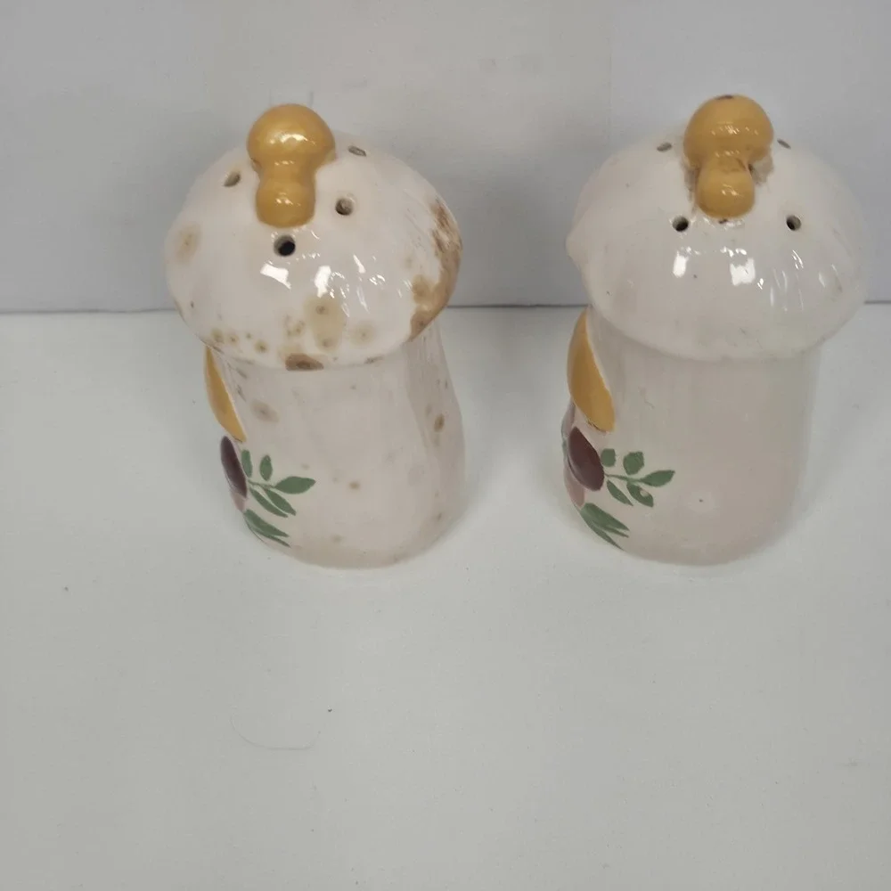 Vintage Mushroom Salt And Pepper Shakers  1974 4.5